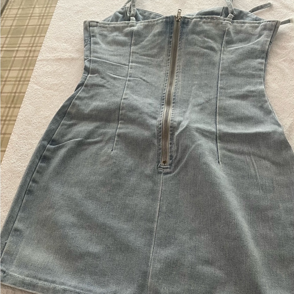 NWT PrettyLittleThing Lite Blue Wash Corset Panel Denim Mini Dress Size 6 - Picture 2 of 10